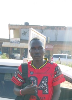 Paul из Kampala 21 год