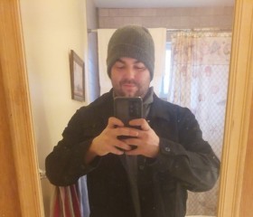 Benjamin, 26, Montreal