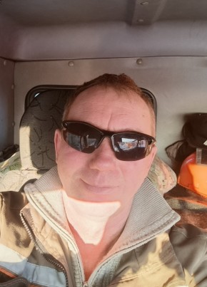 Михаил из Усинска 48 лет