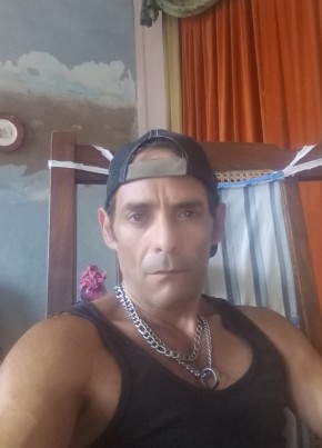 Favier из La Habana 48 лет
