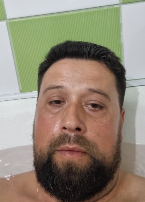 Marius, 40, Romania, Sectorul 3