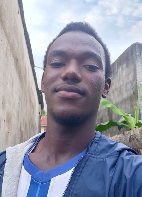 Alvin из Kampala 23 года
