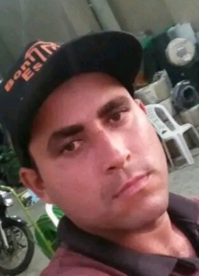 Renato Antônio d из Cupira 32 года