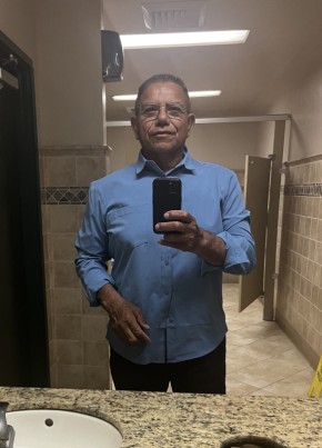 Hector, 52, United States of America, Zion