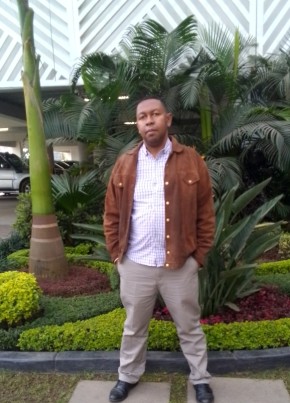 Fenohasina Bruno из Antananarivo 34 года