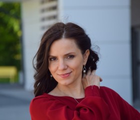 Yuliya, 47, Yekaterinburg