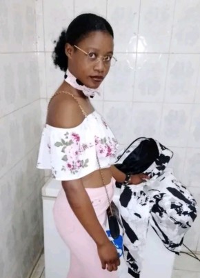 Juliana Ngueve J, 23, República de Angola, Loanda
