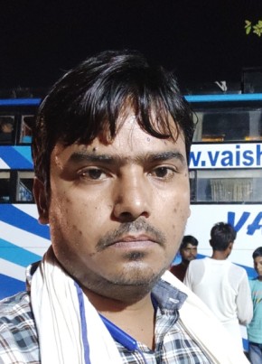 Mahesh Jaiswal, 32, India, Delhi