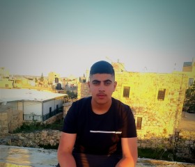 {fawze.tell}, 18, Ramallah