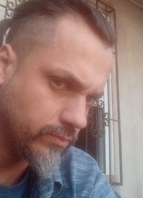 Leonardo Curtis, 44, República Federativa do Brasil, Porto Alegre