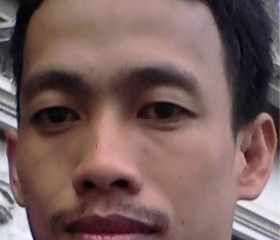 Bat, 44, Ban Talat Bueng