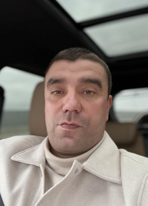 Алексей Петров из Новопокровскаи 38 лет
