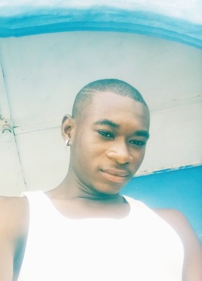 JOHN KAMANDA, 18, Sierra Leone, Freetown
