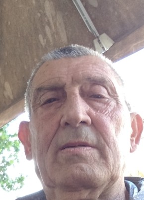 Manolo из la Ciudad Condal 62 года