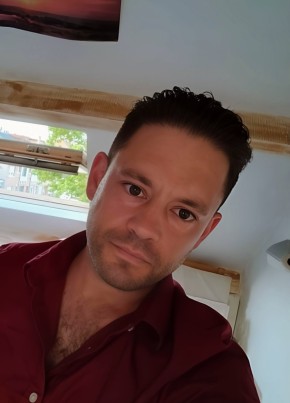 Yannick из Brussel 33 года