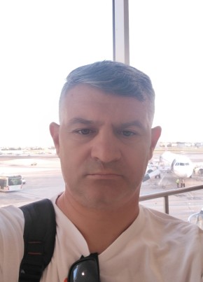 Corneliu из Leipzig 42 года
