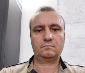 Gabriel, 51 год, București