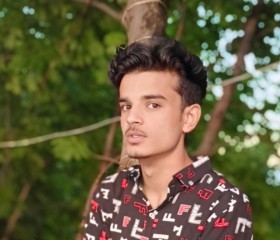 Abubakar, 19, Murree