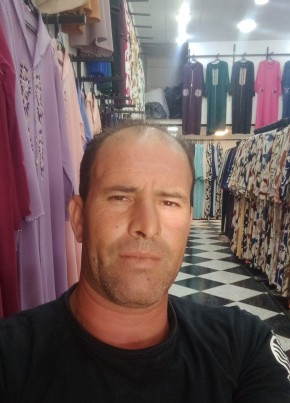 Charif из Aïn Fakroun 44 года