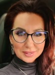 Yuliya, 42, Saint Petersburg