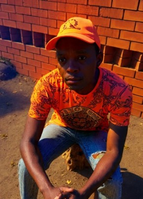 Vone из Tembisa 18 лет