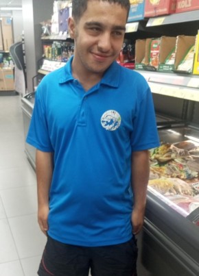 Cjkgsxb из Mersin 18 лет