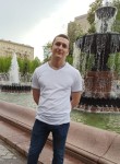 Anton, 31, Moscow
