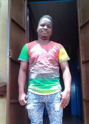 IBRAHIM , 31, Sierra Leone, Freetown