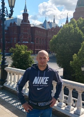 Дмитрий Варакин из Пружаны 46 лет