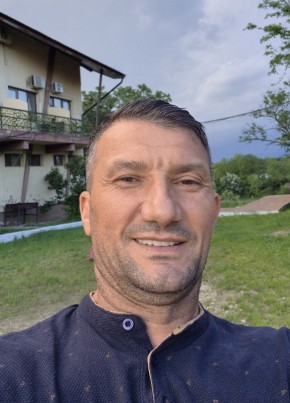 Matei Ionel из Ploiești 51 год