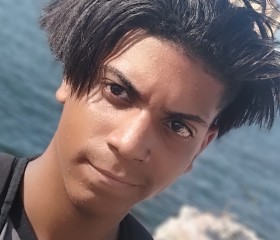 Roberto, 19, Havana