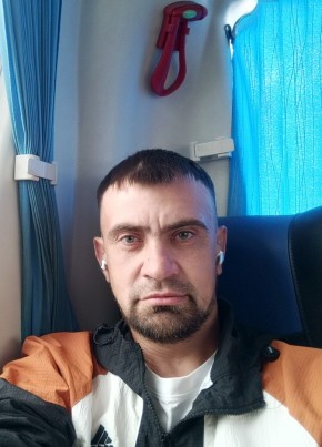 Денис из Омска 39 лет