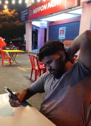 Raw из Kuala Lumpur 19 лет