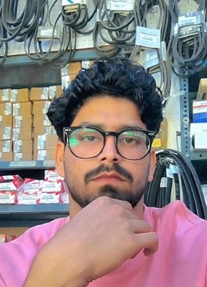 Yaser из إمارة الشارقة 20 лет