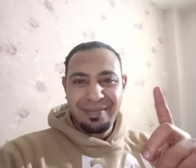 Eslam, 34, Cairo