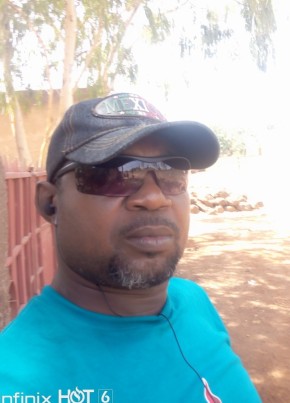 Pétrolier, 48, Burkina Faso, Ouagadougou