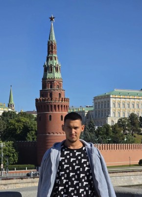 Назар из Хабаровска 18 лет
