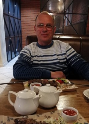 Александр, 50, Россия, Усть-Омчуг