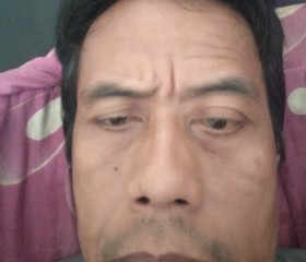 Tio, 38, Depok (West Java)