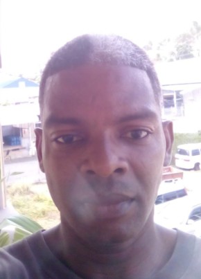 Keŕwin, 46, Commonwealth of Dominica, Roseau