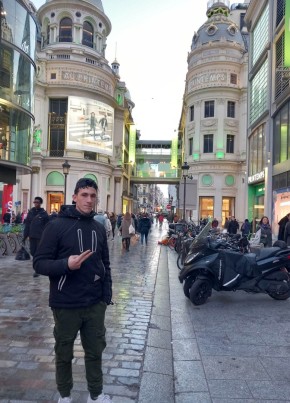 Oussama, 25, République Française, Clichy-la-Garenne