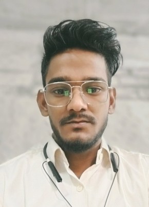 Azzu Shaikh, 23, India, Mumbai