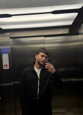 хамид из Владивостока 24 года