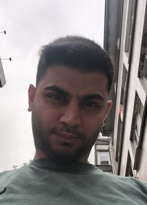 Yasin Topal из İstanbul 24 года