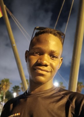 Mahamadou из la Ciudad Condal 20 лет