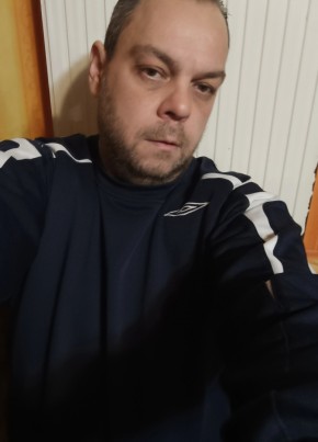 Homme из Valenciennes 42 года