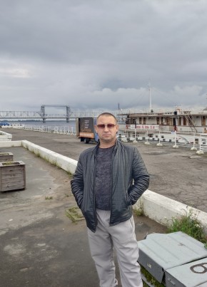 Александр из Новотроицка 44 года