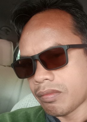 Adi, 40, Singapore, Singapore