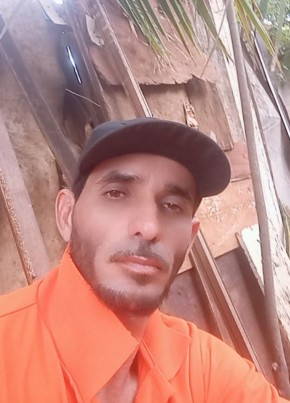 Adriano de b из Três Lagoas 37 лет
