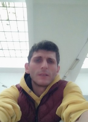 Erkan Bektaş, 31, Türkiye Cumhuriyeti, İstanbul